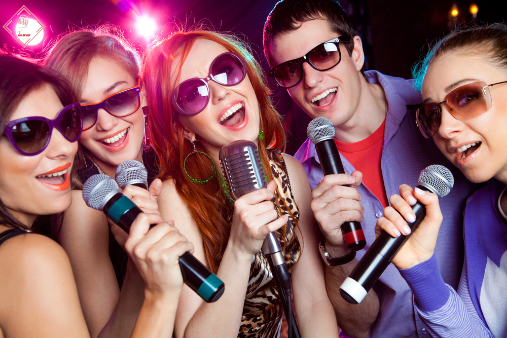 Danh sách tổng hợp các bài hát Karaoke hay và dễ hát nhất
